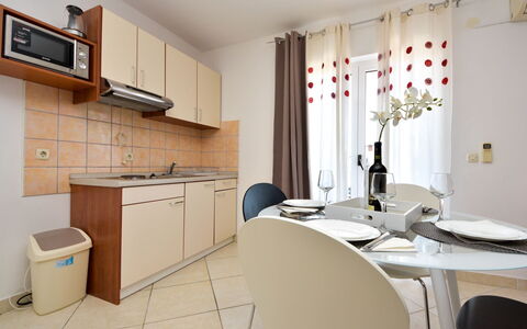 Vir 155: Zimmer, Eigentum, Möbel, Interior Design, Gebäude, Küche, Haus, Cabinetry, Grundeigentum, Major Appliance