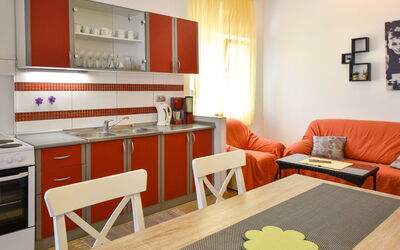 Ančić 125.5: Möbel, Zimmer, Orange, Interior Design, Eigentum, Rot, Wohnzimmer, Gelb, Tabelle, Fussboden