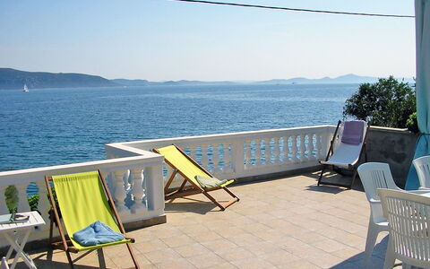 Mirta: Eigentum, Blau, Balkon, Himmel, Möbel, Ozean, Meer, Urlaub, Haus, Grundeigentum