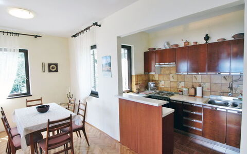 Mirta: Zimmer, Eigentum, Möbel, Gebäude, Countertop, Interior Design, Küche, Fussboden, Haus, Grundeigentum