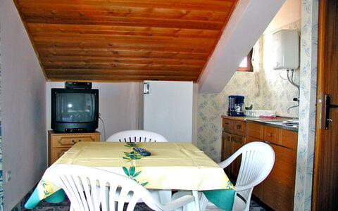 Ugljan Kali 130: Zimmer, Eigentum, Möbel, Gebäude, Tabelle, Haus, Interior Design, Decke, Fussboden, Schlafzimmer