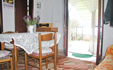 Rudi: Zimmer, Eigentum, Möbel, Interior Design, Haus, Gebäude, Wohnzimmer, Tabelle, Grundeigentum, Vorhang