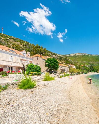 Trstenik 100: Himmel, Wolke, Wasser, Pflanze, Daytime, Eigentum, Berg, Ökoregion, Azurblau, Natürliche Landschaft