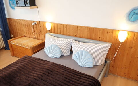 Rosengrund: Möbel, Komfort, Blau, Holz, Textil, Beleuchtung, Flooring, Fussboden, Gebäude, Kissen