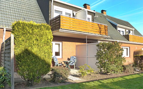 Norddeich 340: Pflanze, Himmel, Gebäude, Eigentum, Fenster, Haus, Grundstueck, Gras, Hütte, Baum