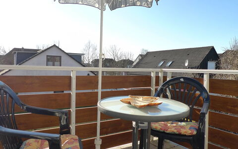 Norddeich 340: Eigentum, Möbel, Zuhause, Tabelle, Zimmer, Terrasse, Stuhl, Dach, Deck, Haus