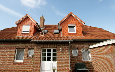 Norddeich 380: Himmel, Wolke, Pflanze, Fenster, Gebäude, Haus, Mauerwerk, Holz, Backstein