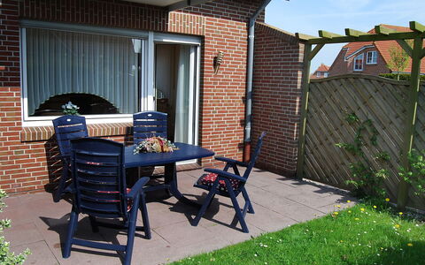 Norddeich 380: Eigentum, Garten, Hinterhof, Haus, Zuhause, Hütte, Gras, Backstein, Garten, Stuhl