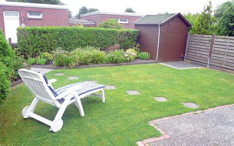 Seefalke: Rasen, Gras, Garten, Eigentum, Hinterhof, Garten, Gartenmöbel, Möbel, Graspflanze, Stuhl