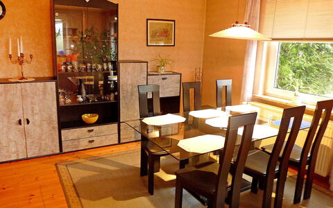 Natur Pur am Nordseedeich: Zimmer, Esszimmer, Möbel, Eigentum, Tabelle, Küche & Esszimmer Tisch, Interior Design, Gebäude, Fussboden, Haus