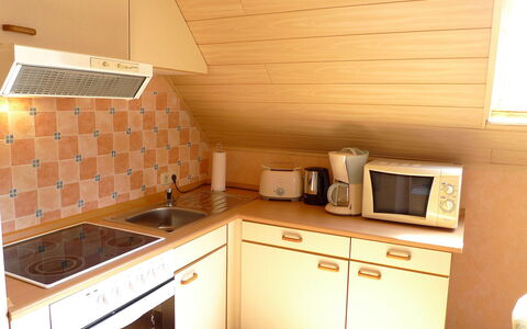 Bentweg: Eigentum, Zimmer, Küche, Cabinetry, Countertop, Möbel, Gebäude, Haus, Interior Design, Grundeigentum