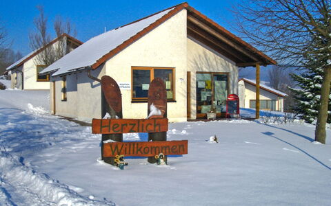 Solling: Himmel, Gebäude, Eigentum, Schnee, Fenster, Baum, Holz, Haus, Hütte, Steigung