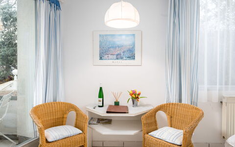 Appartement A12: Himmel, Gebäude, Schnee, Haus, Fenster, Baum, Steigung, Tür, Einfrieren, Hütte