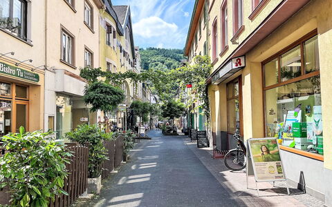 Appartement A12: Pflanze, Himmel, Gebäude, Daytime, Eigentum, Fenster, Wolke, Rad, Fahrrad, Infrastruktur