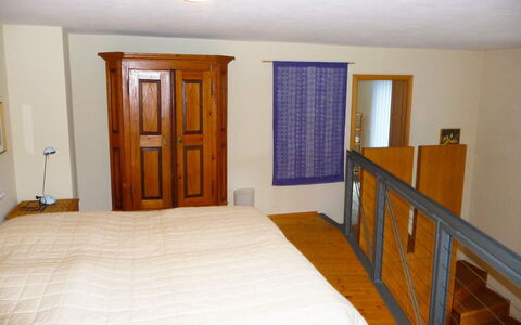 Rosengarten: Möbel, Komfort, Tür, Holz, Gebäude, Textil, Bett, Bettrahmen, Interior Design