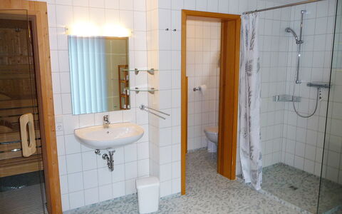 Rosengarten: Armatur, Zapfhahn, Sinken, Eigentum, Gebäude, Bad Sink, Duschkopf, Badezimmer, Pflanze