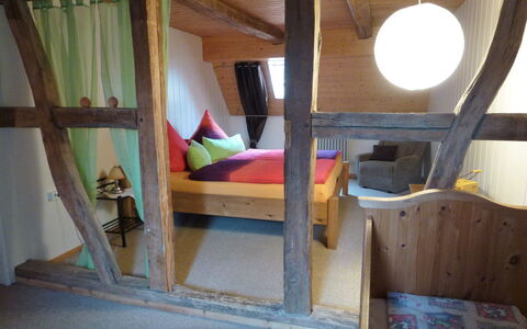 Haus Schwärzel: Zimmer, Möbel, Eigentum, Bett, Haus, Interior Design, Gebäude, Zuhause, Fussboden, Tabelle