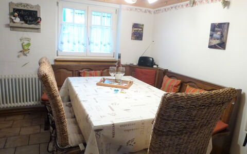 Haus Schwärzel: Zimmer, Eigentum, Tabelle, Möbel, Esszimmer, Haus, Gebäude, Grundeigentum, Interior Design, Fussboden