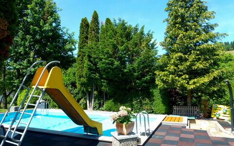 Pension Himmelsbach: Pflanze, Himmel, Eigentum, Natur, Blumentopf, Azurblau, Gartenmöbel, Schatten, Baum, Die Architektur