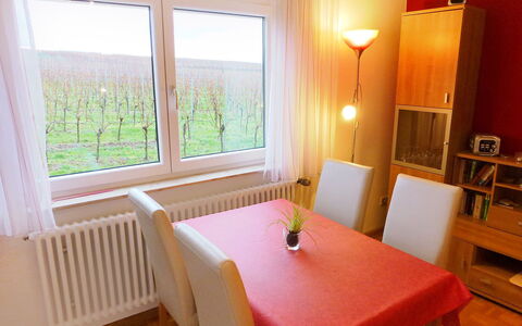 Haus Sacherer: Zimmer, Eigentum, Möbel, Interior Design, Fussboden, Gebäude, Tabelle, Haus, Grundeigentum, Fensterabdeckung