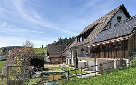 Scherzingers Fewo: Wohngebiet, Zuhause, Menschliche Siedlung, Wohnung, Estate, Eigentumswohnung, Vorort, Auffahrt, Garten, Villa