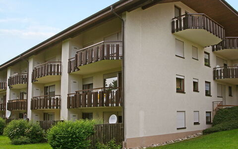 Sonnenmatt App. 12: Himmel, Gebäude, Pflanze, Fenster, Grundstueck, Urban Design, Gras, Grundeigentum, Fassade