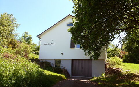 Westfalen: Pflanze, Gebäude, Himmel, Baum, Haus, Grundstueck, Natürliche Landschaft, Hütte, Fenster, Strassenbelag