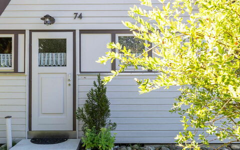 Immenstaad 200: Pflanze, Gebäude, Fenster, Blatt, Tür, Haus, Hütte, Holz, Gras