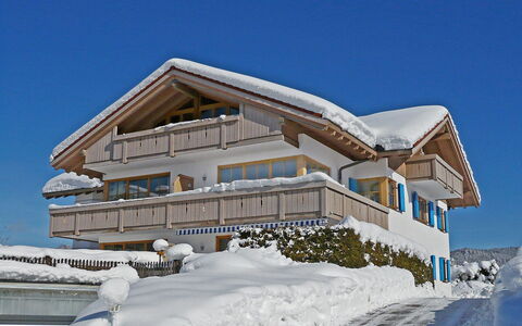 Flösserstrasse: Himmel, Gebäude, Schnee, Haus, Steigung, Fenster, Einfrieren, Dach, Fassade, Abstellgleis