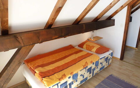 Siegsdorf 100: Strahl, Zimmer, Holz, Hartholz, Möbel, Holzbeize, Dachboden, Gebäudedämmung, Holz, Sperrholz