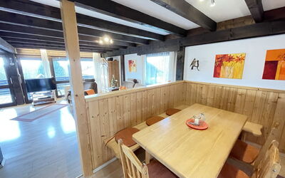Siegsdorf 100: Tabelle, Eigentum, Möbel, Stuhl, Holz, Interior Design, Flooring, Fussboden, Holzbeize, Hartholz