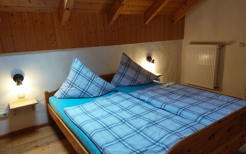 Waldhaus: Gebäude, Möbel, Komfort, Fenster, Holz, Bettrahmen, Haus, Textil, Interior Design, Fussboden