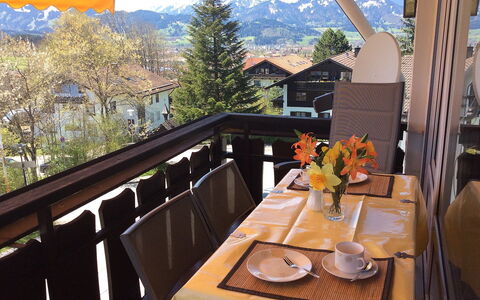 Panorama: Eigentum, Restaurant, Zimmer, Grundeigentum, Gebäude, Balkon, Interior Design, Tabelle, Haus, Zuhause