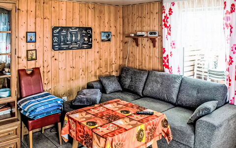 Güstrower Chaussee: Möbel, Holz, Interior Design, Fussboden, Couch, Flooring, Zimmer, Wohnzimmer, Zuhause