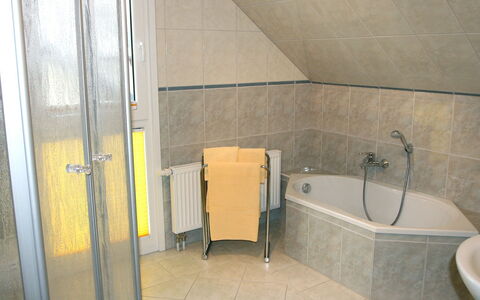 Lemke: Eigentum, Badezimmer, Fliese, Zimmer, Wand, Fussboden, Die Architektur, Interior Design, Armatur, Glas