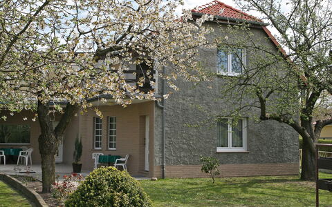 Zerna: Haus, Zuhause, Eigentum, Wohngebiet, Gebäude, Baum, Die Architektur, Grundeigentum, Frühling, Estate