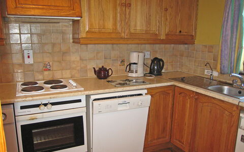 Portmagee Knightstown 100: Braun, Spüle, Cabinetry, Countertop, Eigentum, Sinken, Gebäude, Weiss, Küchengerät, Küche