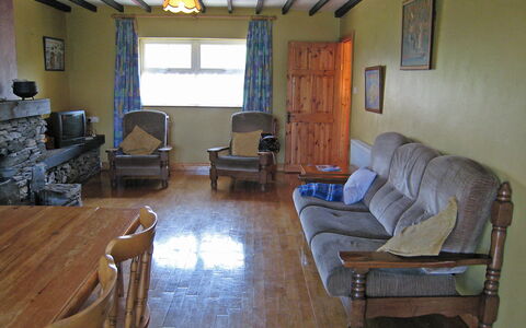 Portmagee Knightstown 100: Möbel, Eigentum, Fenster, Stuhl, Holz, Interior Design, Fussboden, Flooring, Komfort, Wand
