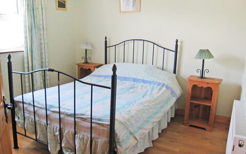 Portmagee Knightstown 100: Möbel, Gebäude, Eigentum, Komfort, Azurblau, Interior Design, Holz, Bettrahmen, Fussboden, Haus