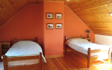 Portmagee Knightstown 100: Möbel, Eigentum, Gebäude, Komfort, Holz, Bett, Bettrahmen, Interior Design, Flooring, Fussboden
