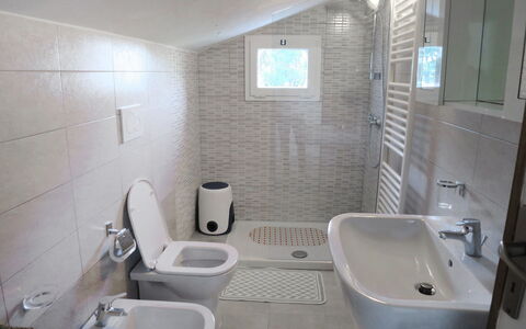 Il Cippo: Badezimmer, Eigentum, Zimmer, Toilette, Armatur, Fliese, Wand, Interior Design, Toilleten Sitz, Die Architektur