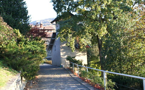 Il Roccolo: Walkway, Baum, Fahrbahn, Blatt, \Stadt, Strasse, Wand, Strassenbelag, Wohngebiet, Nachbarschaft