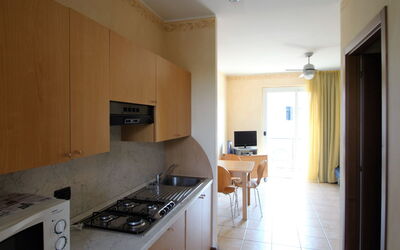 Garda Resort 150.6: Zimmer, Eigentum, Countertop, Gebäude, Möbel, Küche, Herd, Fussboden, Cabinetry, Haus