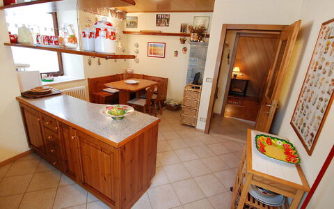Garibaldi: Zimmer, Eigentum, Gebäude, Möbel, Interior Design, Fussboden, Haus, Küche, Grundeigentum, Countertop