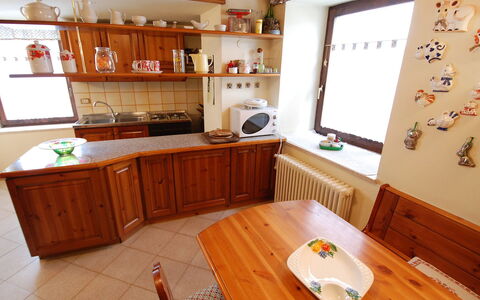 Garibaldi: Zimmer, Eigentum, Möbel, Cabinetry, Interior Design, Gebäude, Badezimmer, Sinken, Fussboden, Haus