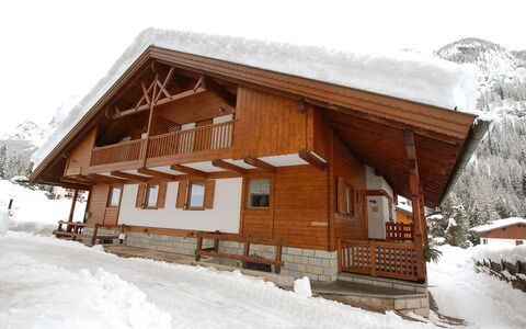Canazei 10: Gebäude, Schnee, Fenster, Baum, Haus, Steigung, Holz, Hütte, Sugar House, Abstellgleis