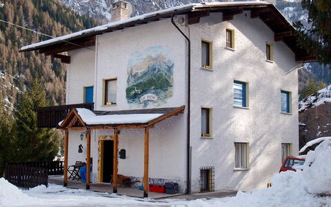 Alleghe 100: Schnee, Gebäude, Fenster, Berg, Haus, Steigung, Baum, Biome, Pflanze, Hütte