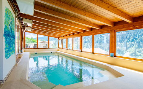 Malè 200: Wasser, Eigentum, Gebäude, Schwimmbad, Schatten, Interior Design, Fussboden, Holz, Freizeit, Haus