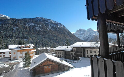 Madonna di Campiglio 1: Schnee, Berg, Winter, Bergforms, Gebirge, Bergdorf, Bergstation, Alpen, \Stadt, Himmel