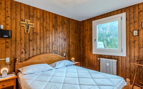 Madonna di Campiglio 1: Holz, Zuhause, Holzbeize, Hartholz, Hütte, Schlafzimmer, Blockhaus, Planke, Bedding, Bett